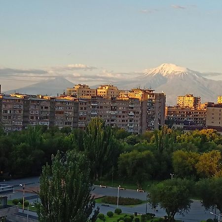 Umba Apartment N5 - Balcony And Mount Ararat View Yerevan Exterior photo